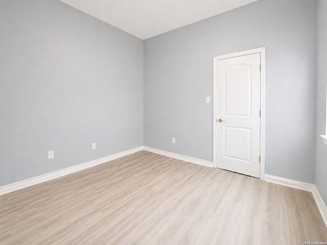 132 LARK HILL RD, Floresville, TX 78114