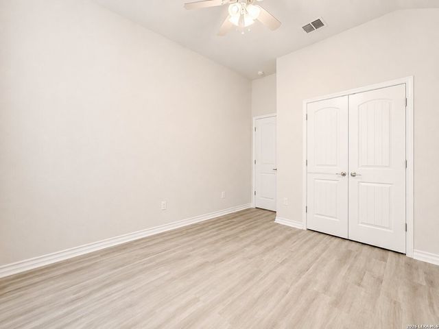 132 LARK HILL RD, Floresville, TX 78114