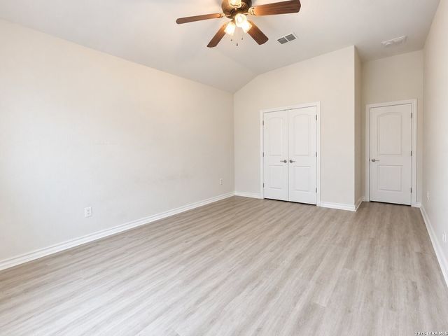 132 LARK HILL RD, Floresville, TX 78114