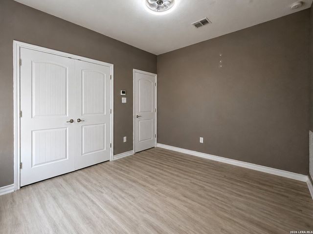 132 LARK HILL RD, Floresville, TX 78114