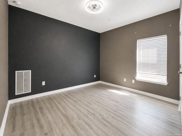 132 LARK HILL RD, Floresville, TX 78114