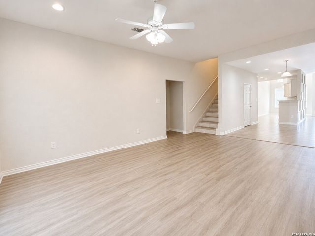 132 LARK HILL RD, Floresville, TX 78114