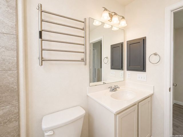 132 LARK HILL RD, Floresville, TX 78114