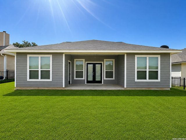 132 LARK HILL RD, Floresville, TX 78114