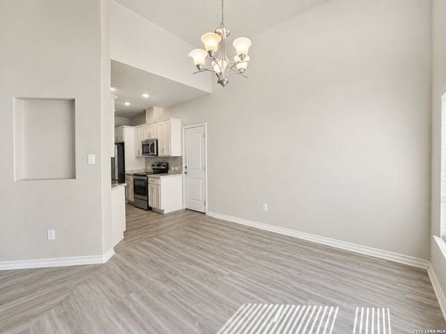 132 LARK HILL RD, Floresville, TX 78114