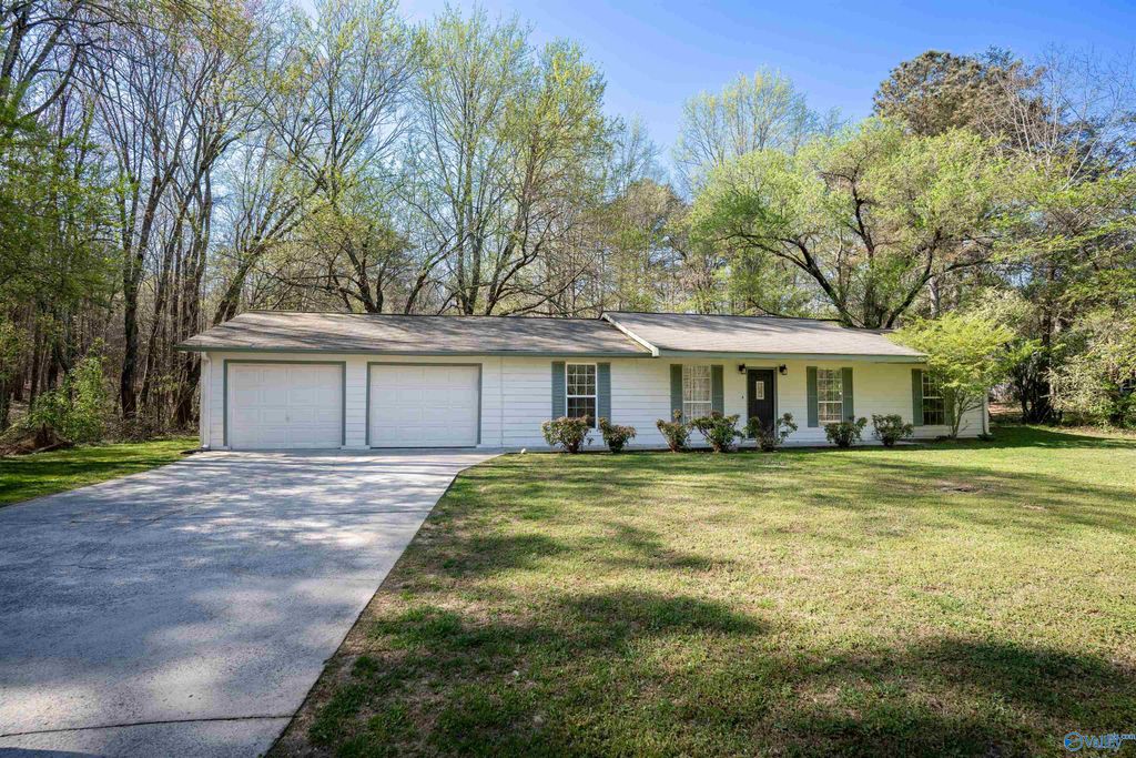 1416 Skyline Avenue, Fort Payne, AL 35967