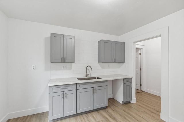 320 N Effie Street, Fresno, CA 93701