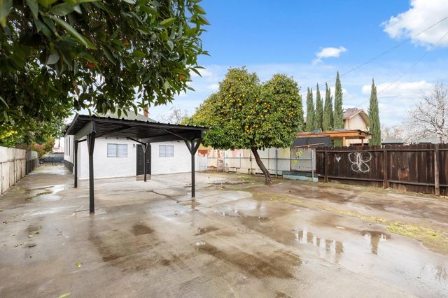 320 N Effie Street, Fresno, CA 93701