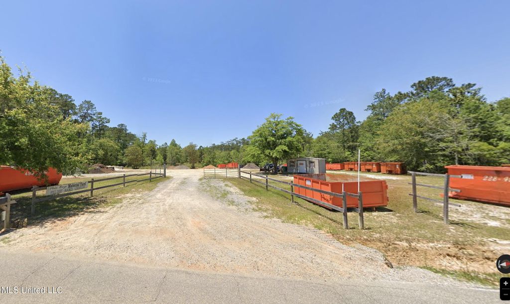 17056 Kapalama Drive, Pass Christian, MS 39571
