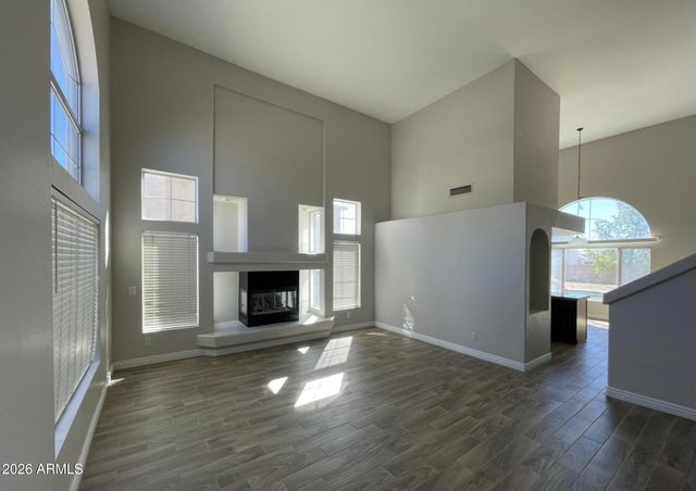 10925 W Kaler Drive, Glendale, AZ 85307
