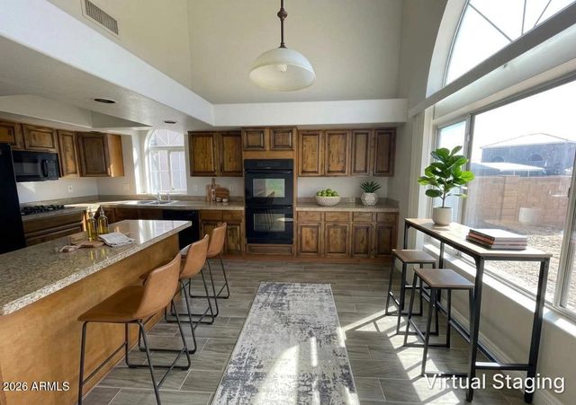 10925 W Kaler Drive, Glendale, AZ 85307