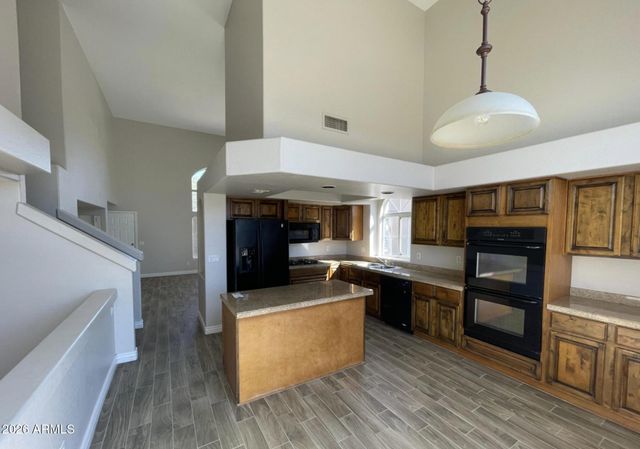 10925 W Kaler Drive, Glendale, AZ 85307