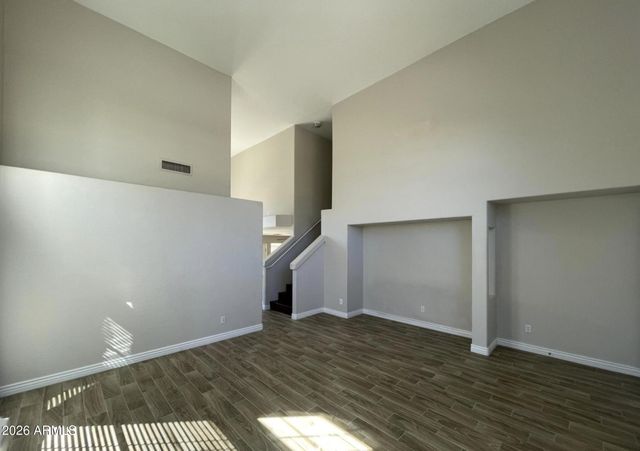 10925 W Kaler Drive, Glendale, AZ 85307