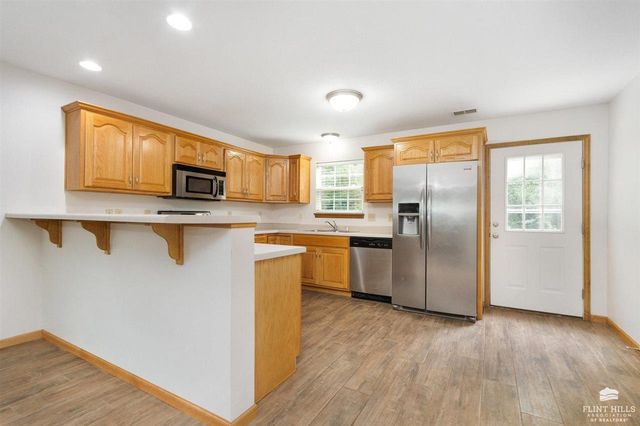 614 Highland Ridge Drive, Manhattan, KS 66503