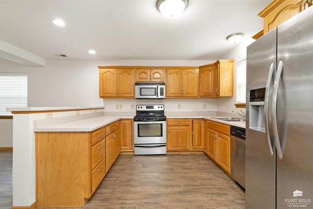 614 Highland Ridge Drive, Manhattan, KS 66503