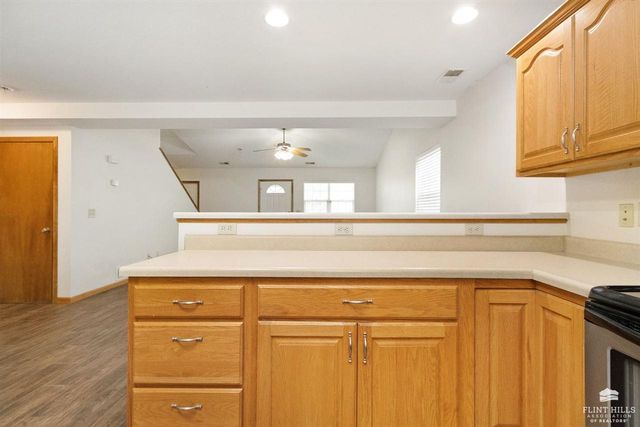 614 Highland Ridge Drive, Manhattan, KS 66503