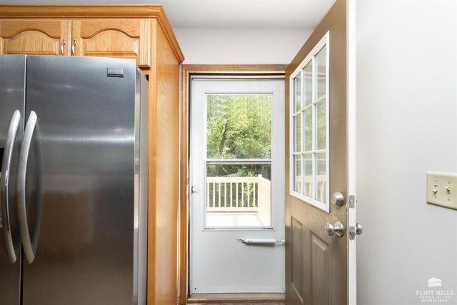 614 Highland Ridge Drive, Manhattan, KS 66503