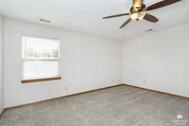 614 Highland Ridge Drive, Manhattan, KS 66503