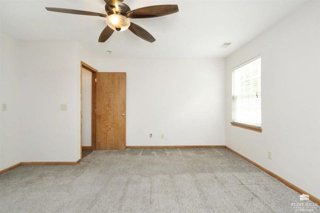 614 Highland Ridge Drive, Manhattan, KS 66503