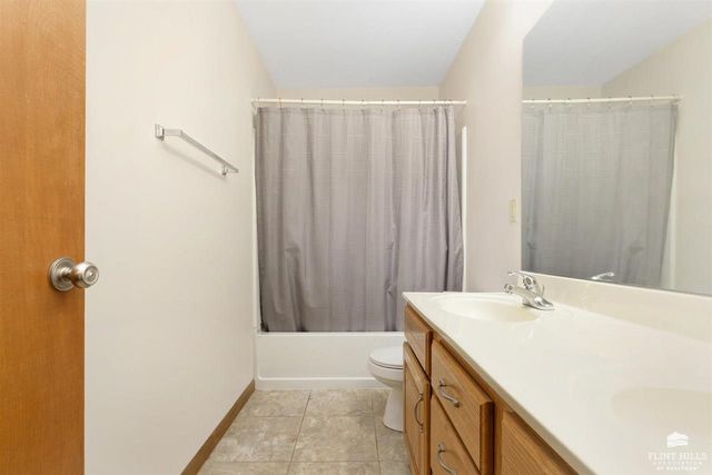 614 Highland Ridge Drive, Manhattan, KS 66503