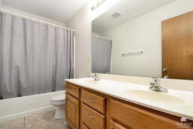 614 Highland Ridge Drive, Manhattan, KS 66503