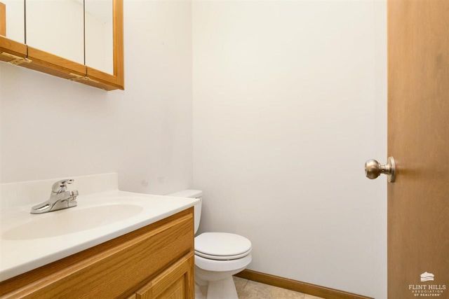 614 Highland Ridge Drive, Manhattan, KS 66503