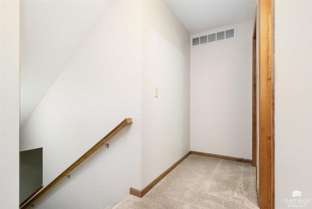 614 Highland Ridge Drive, Manhattan, KS 66503