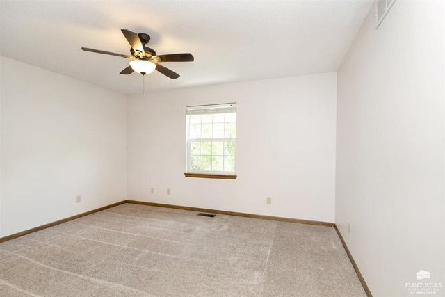 614 Highland Ridge Drive, Manhattan, KS 66503