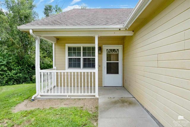 614 Highland Ridge Drive, Manhattan, KS 66503