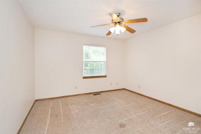 614 Highland Ridge Drive, Manhattan, KS 66503