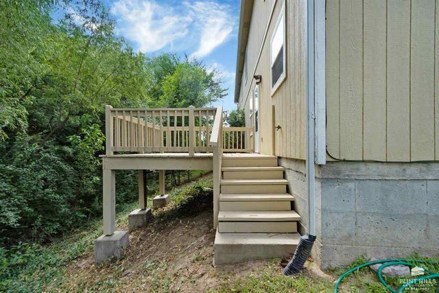 614 Highland Ridge Drive, Manhattan, KS 66503