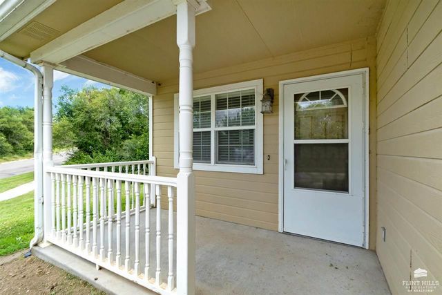 614 Highland Ridge Drive, Manhattan, KS 66503