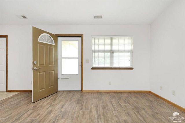 614 Highland Ridge Drive, Manhattan, KS 66503