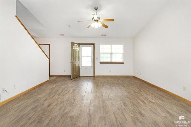 614 Highland Ridge Drive, Manhattan, KS 66503