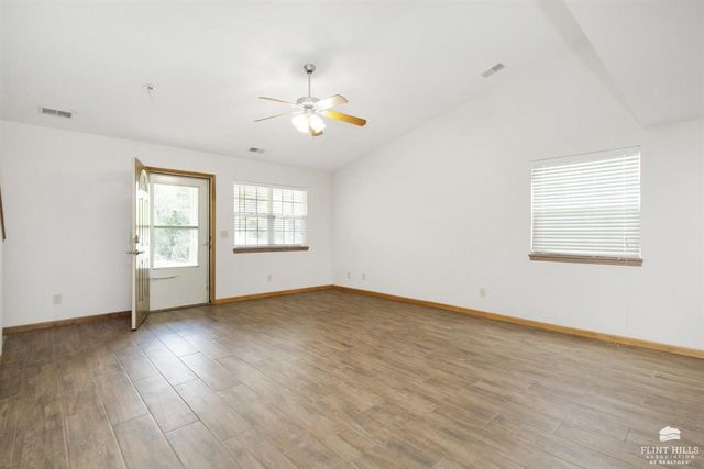 614 Highland Ridge Drive, Manhattan, KS 66503