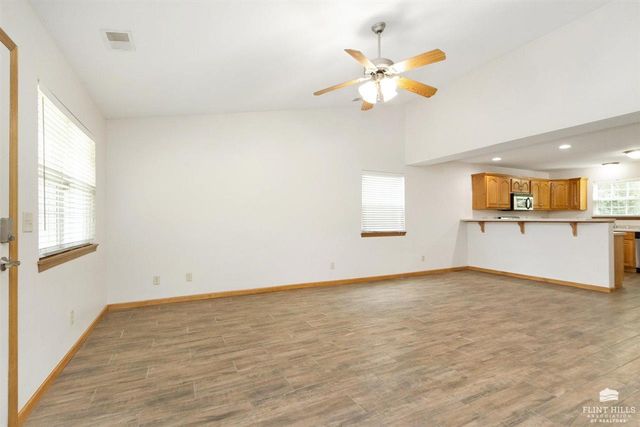 614 Highland Ridge Drive, Manhattan, KS 66503