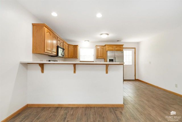 614 Highland Ridge Drive, Manhattan, KS 66503