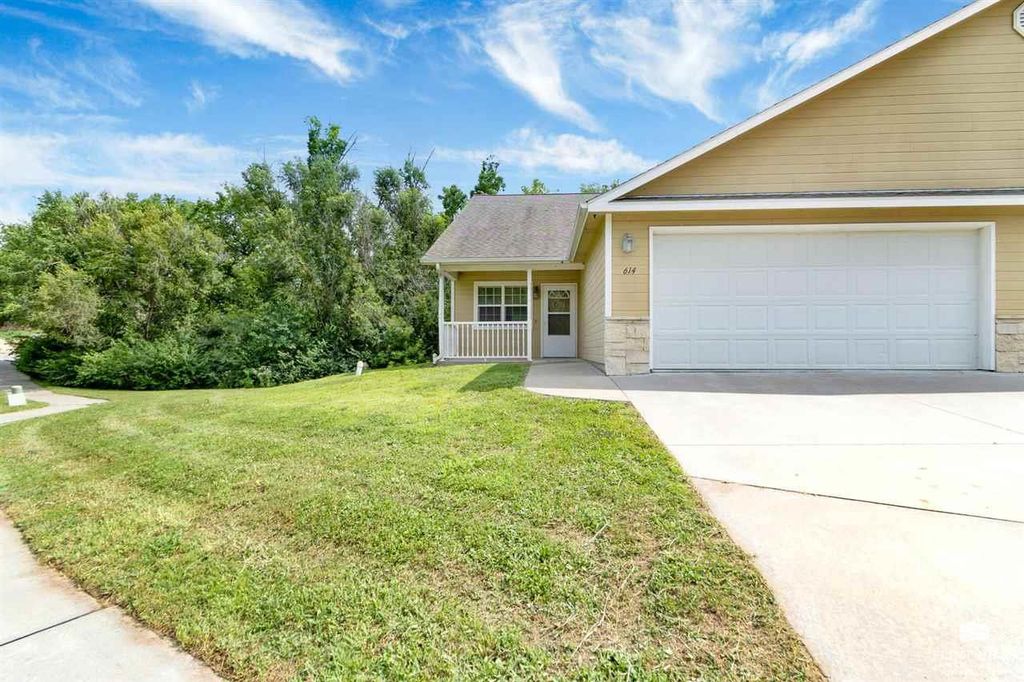 614 Highland Ridge Drive, Manhattan, KS 66503