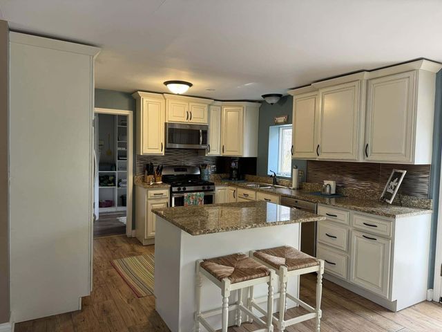 21 Bittersweet Lane, Ogden Dunes, IN 46368