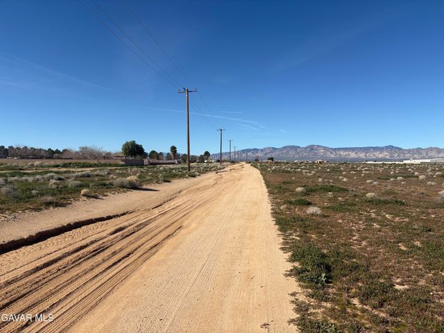 Mendiburu Road, California City, CA 93505