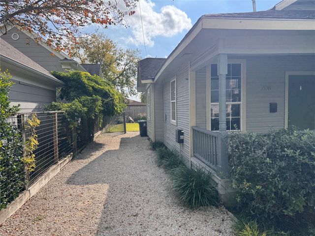 208 E 38th Street, Houston, TX 77018