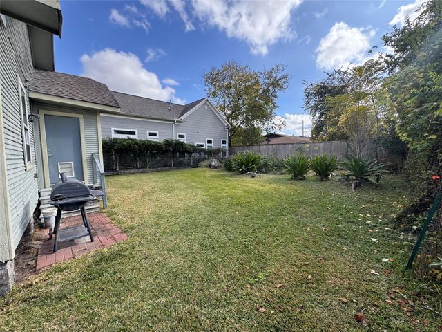 208 E 38th Street, Houston, TX 77018