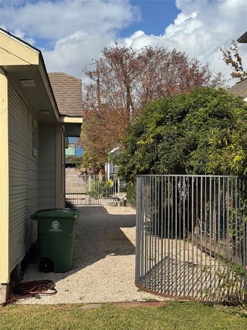 208 E 38th Street, Houston, TX 77018