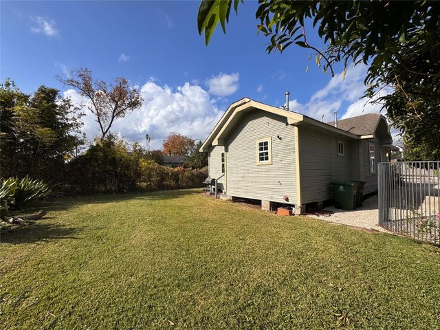 208 E 38th Street, Houston, TX 77018