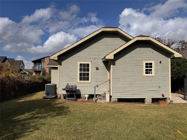 208 E 38th Street, Houston, TX 77018
