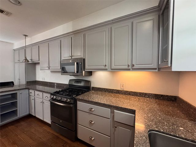 208 E 38th Street, Houston, TX 77018