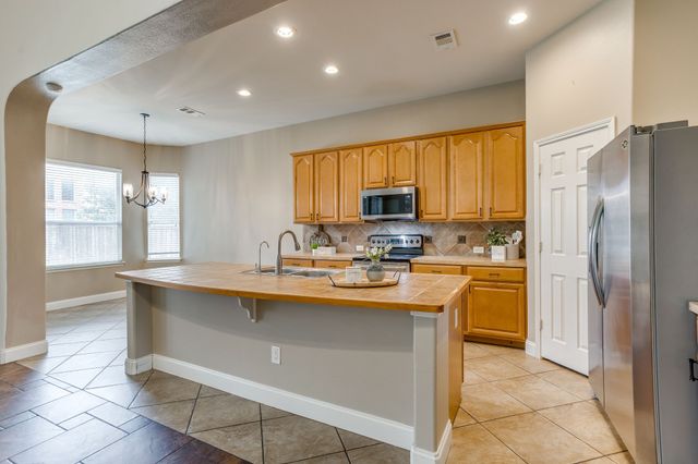 1008 Linden Drive, Burleson, TX 76028