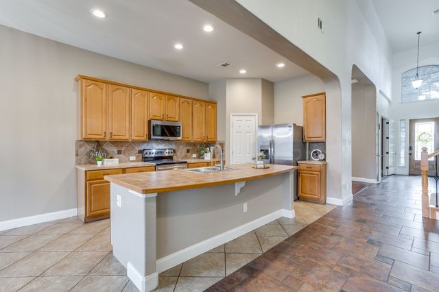 1008 Linden Drive, Burleson, TX 76028
