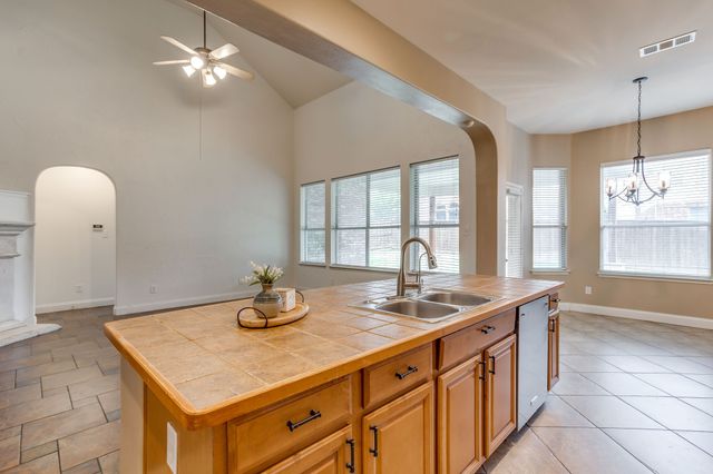1008 Linden Drive, Burleson, TX 76028