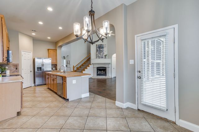 1008 Linden Drive, Burleson, TX 76028